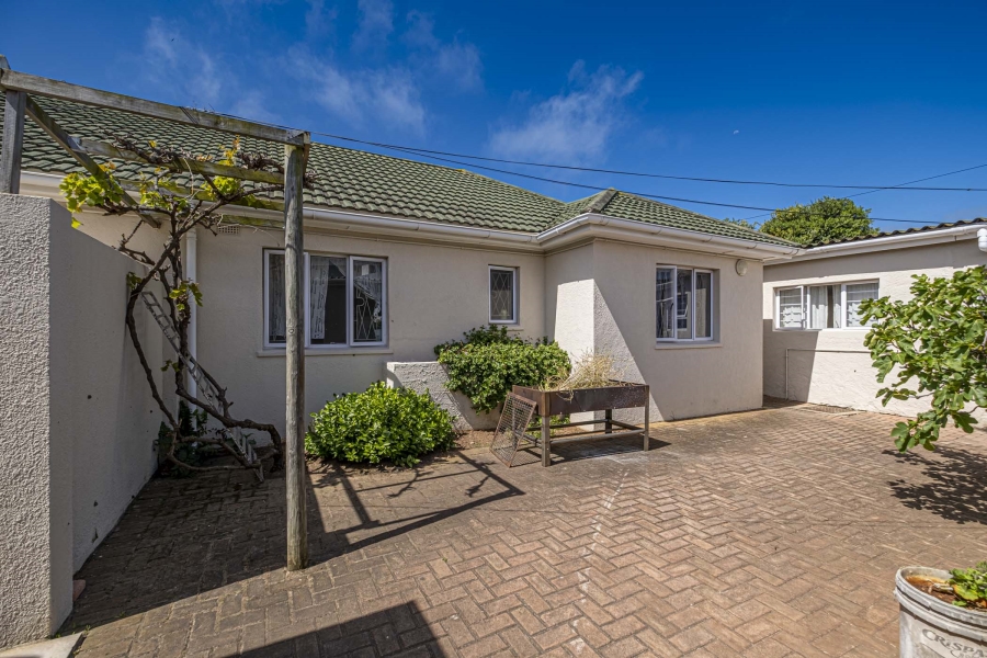 13 Bedroom Property for Sale in Summerstrand Eastern Cape